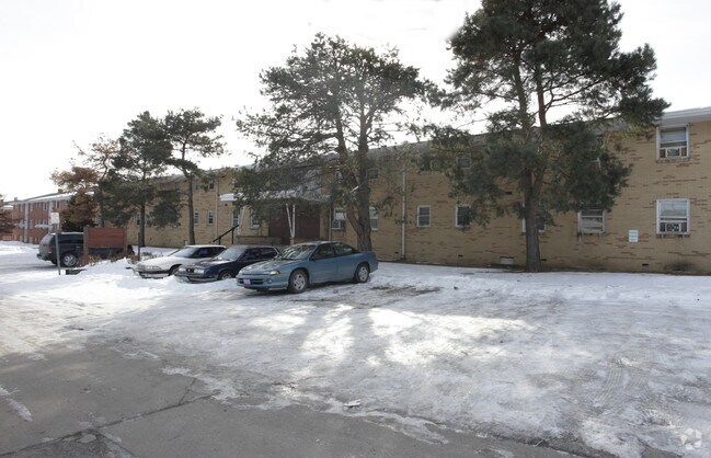 Photo - Lindenwood Court Apartments