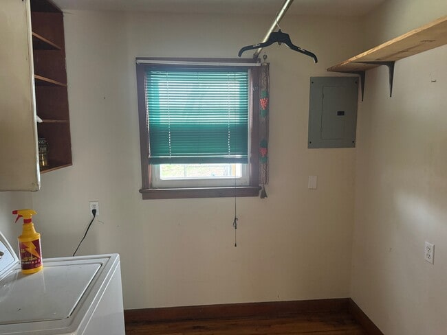 Photo - 409 Cemetery St