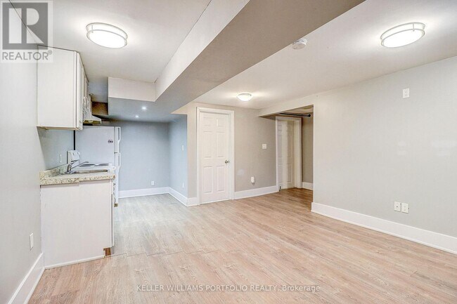 Photo - 962 Willowdale Ave
