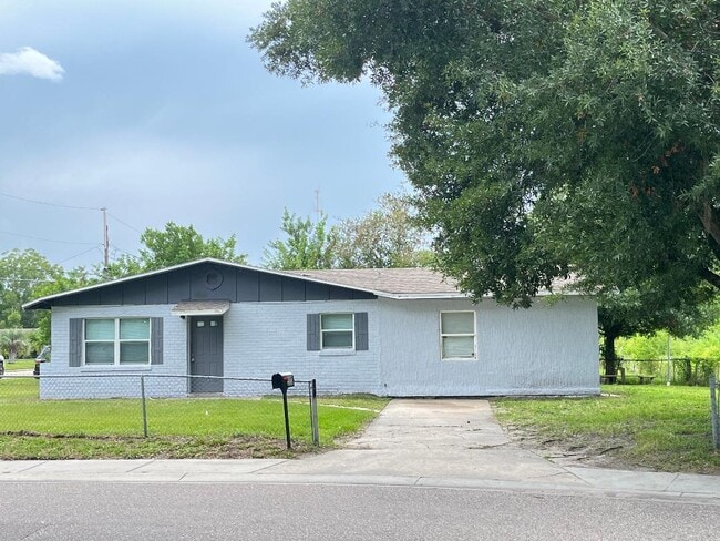 Building Photo - 300 Campus View Dr Rental