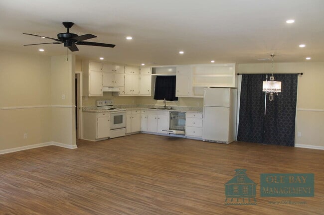 Photo - 1002 Centerwood Dr