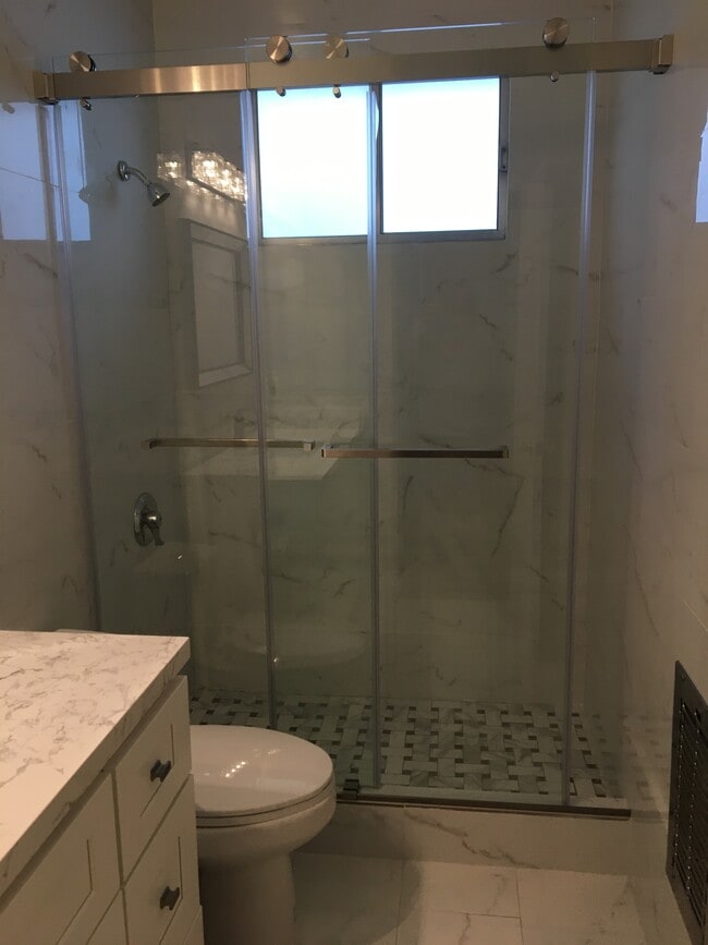 Photo - 8539 Saturn St Unidad #4