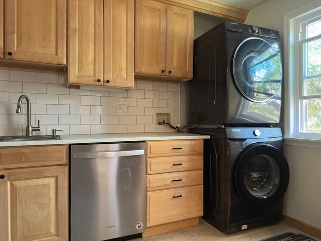 Washer/Dryer - 143 Brittany Farms Rd Unit A