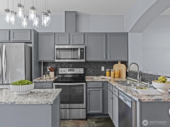 Building Photo - 3717 S Holly Park Dr Rental