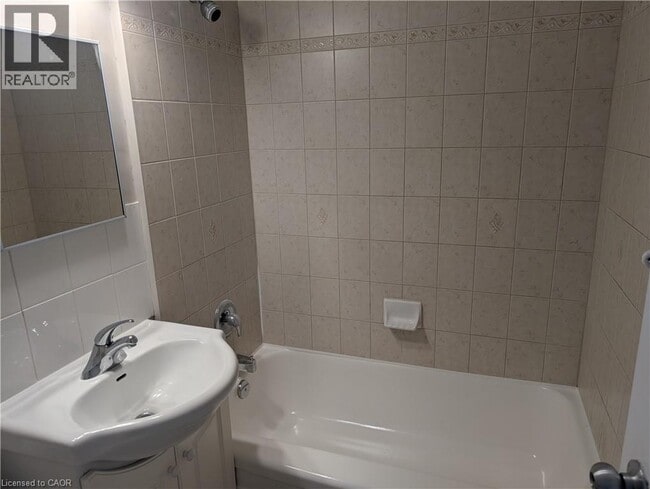 Photo - 468 Ottawa St N Unit 347D