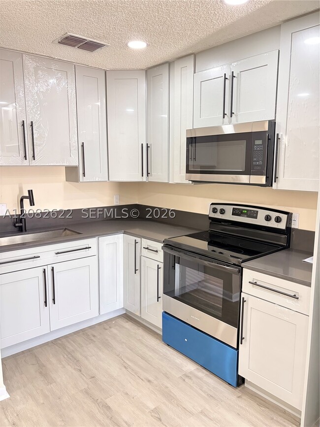 7665 6th St Unit 6