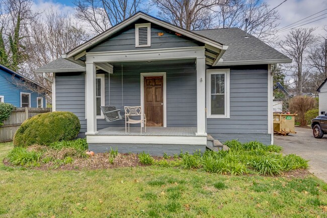 3 Bed, 2 Bath Home in Prime Sylvan Park Lo... - 3 Bed, 2 Bath Home in Prime Sylvan Park Lo...