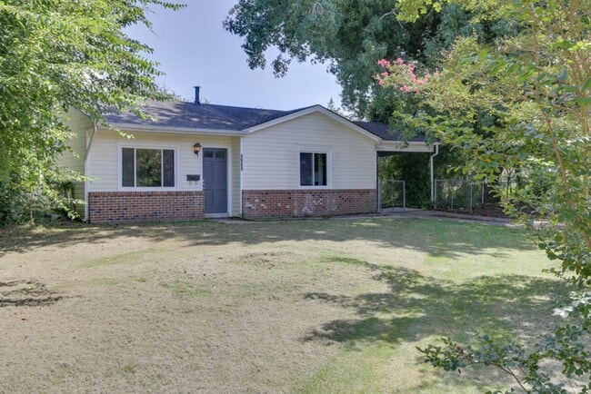 Building Photo - Renovated Virginia Beach Home with Large Yard and Prime Location