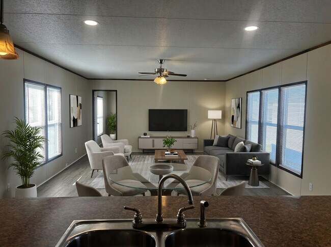 Photo - 709 N Collins Fwy