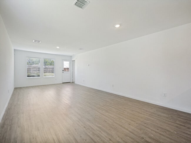 Photo - 6736 Bramblewood Dr
