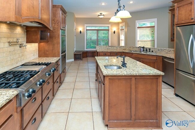 Photo - 305 Walden Glen Ct