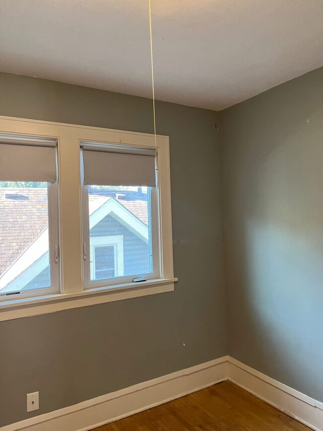 Building Photo - 3311 N Thomas Ave