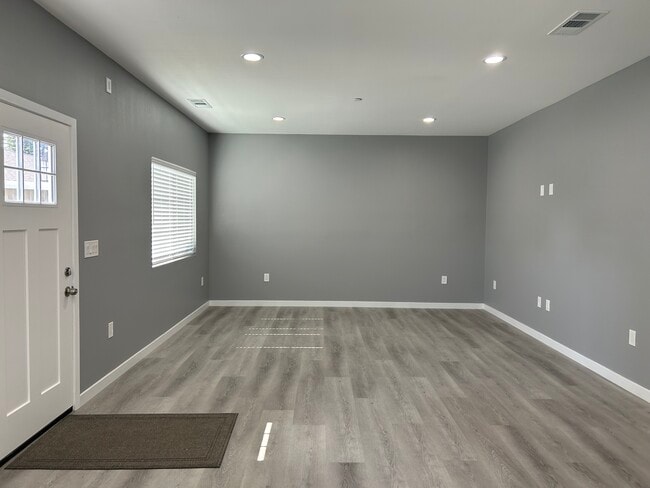 Photo - 11656 Adenmoor Ave Apartamentos Unidad A