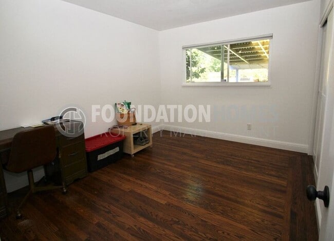 Photo - 304 Las Flores Ave