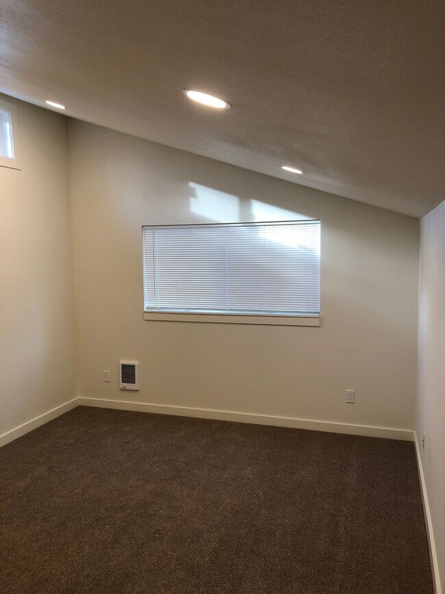 Photo - Here/Bell Bell Unidad Bell