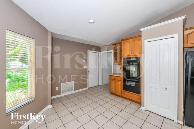 Photo - 325 Crabtree Ave