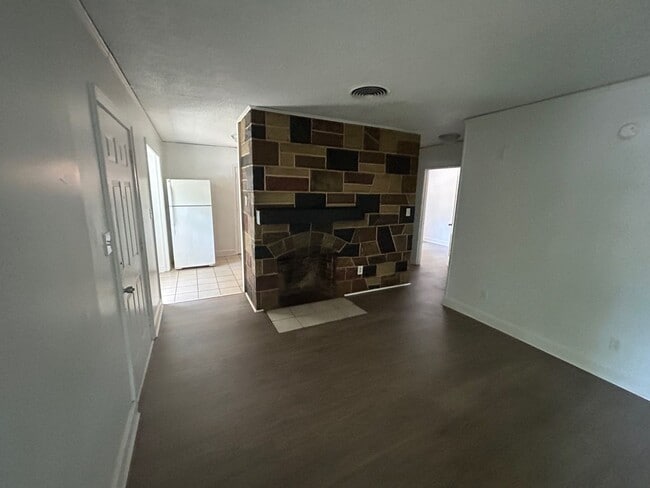 Photo - 823 S Kilbourne Rd