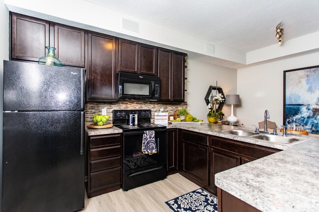2BR, 2BA - 1,053 SF - Suite B