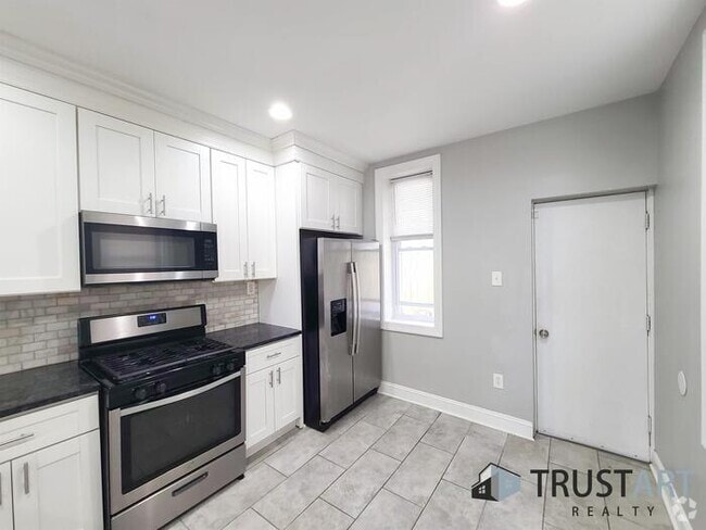 Building Photo - 3 bedroom/2 bath House