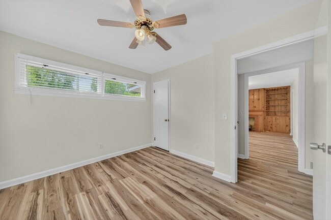 Photo - 506 Hickory St SE