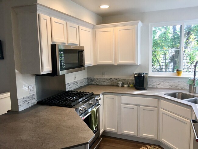 Photo - Stylish Townhome in Broadview