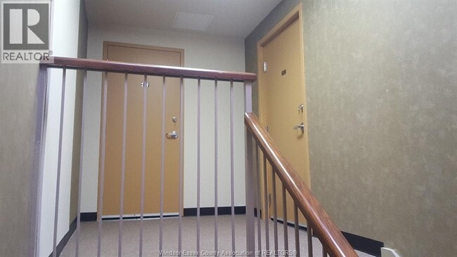 Photo - 1060 University Ave W