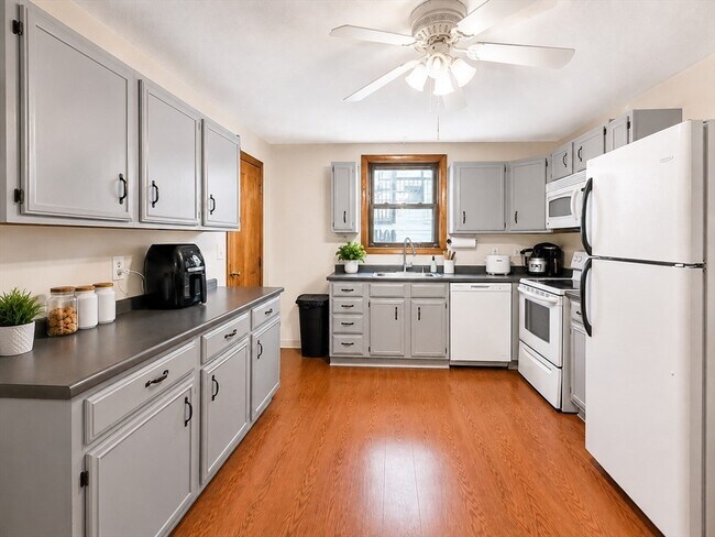 Photo - 87 Addison St