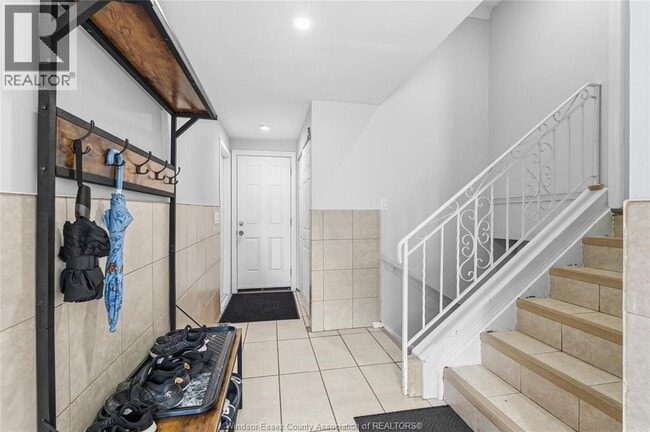 Photo - 2989 Regis Ave