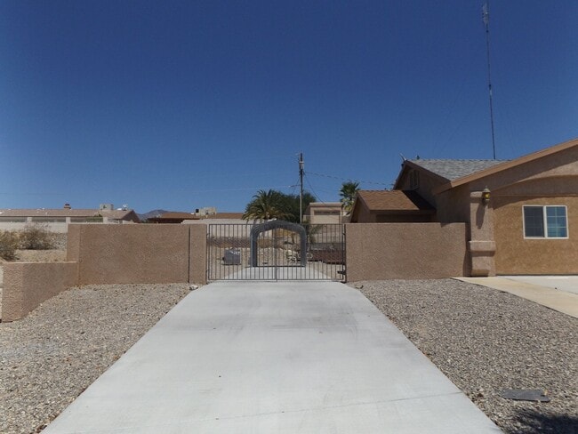 Building Photo - 3 Bedroom - 2 Bath Pool Home