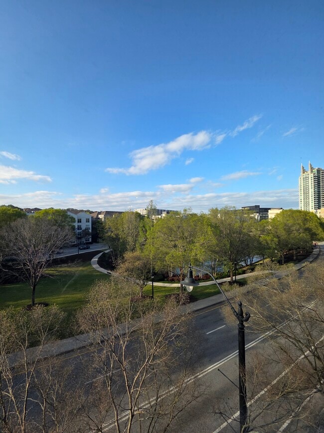 Building Photo - 400 17th St NW Unit Fully Furnished Top Floor  Available