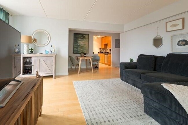 Photo - 108 Peterborough St Unit PHN