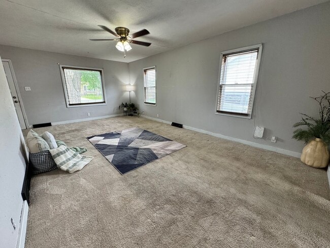 Photo - 230 E Gilbert Dr