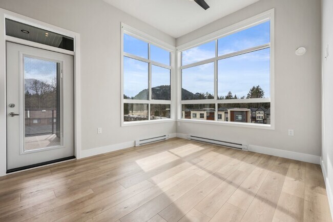 Photo - 5545-5545 Vedder Rd