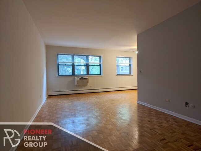 Photo - 502 W Briar Pl Apartments Unit 510-201