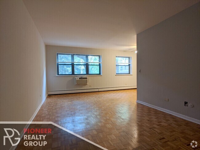 Building Photo - 502 W Briar Pl Unit 510-201 Rental