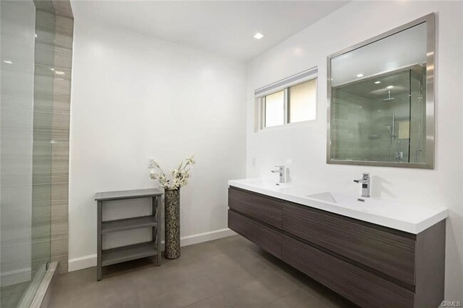 Photo - 1640 Cumberland Terrace