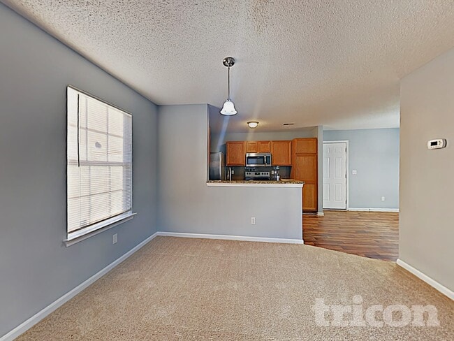 Photo - 208 E Waverly Pl Ct