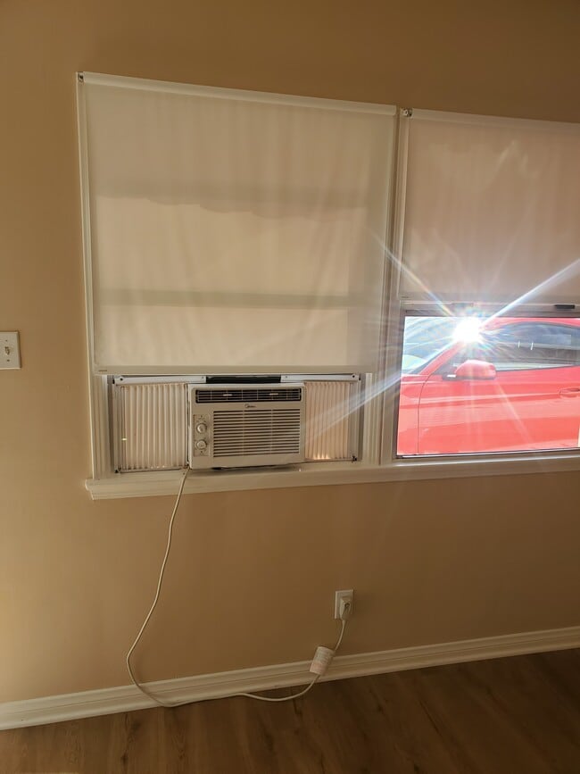 Photo - 148 N Beachwood Dr Unit Studio apt. Inc utilities