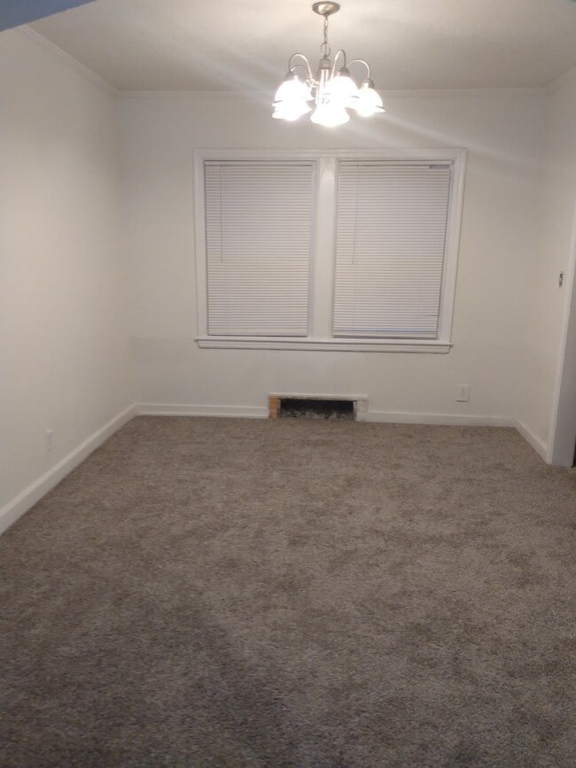 Foto principal - 2216 E 72nd St