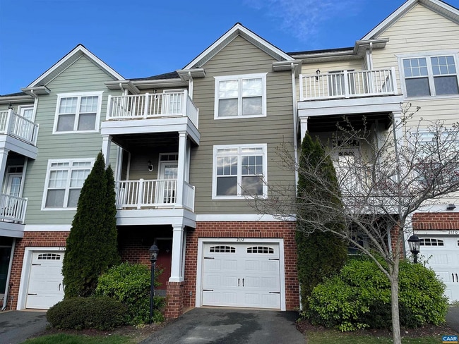 Building Photo - Scenic Community Living, Garage + Bonus Space & Prime Location Near UVA/Sentara!