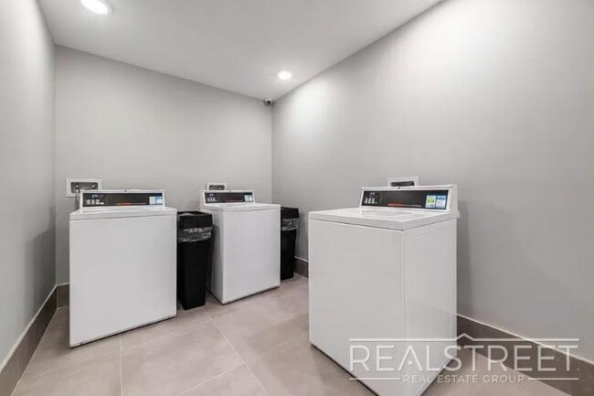 Photo - STUNNING STUDIO | PERFECT STARTER APARTMENT -Skyline Views-Full amenity building-Stainless steel kit Unidad 2D