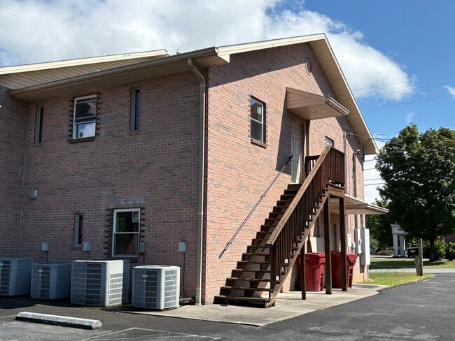 Building Photo - 830 Johnson Ave Unit 830 Johnson Ave #2 Rental