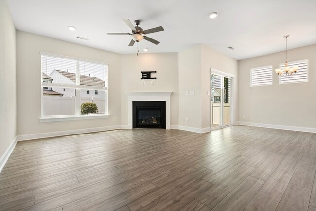 Photo - Available now! Spacious & beautiful 3 bedroom townhome!