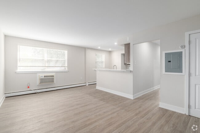 2BR, 1BA - 703SF Living Room - Donna Court Apartments