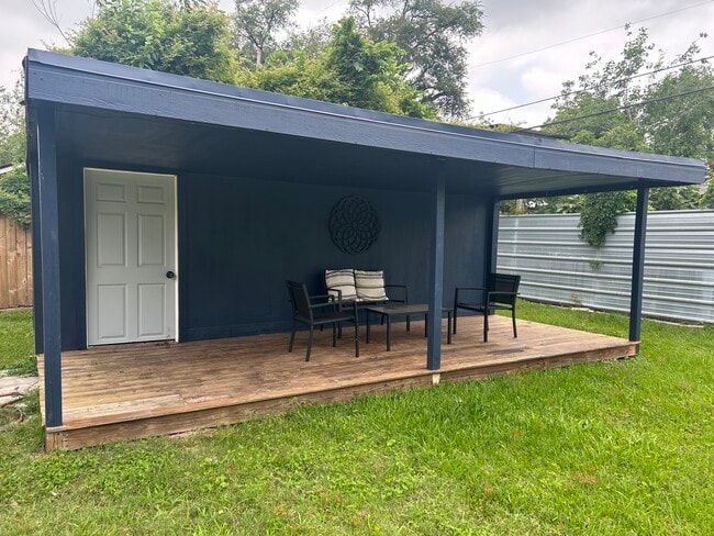 Photo - 523 Cresline St