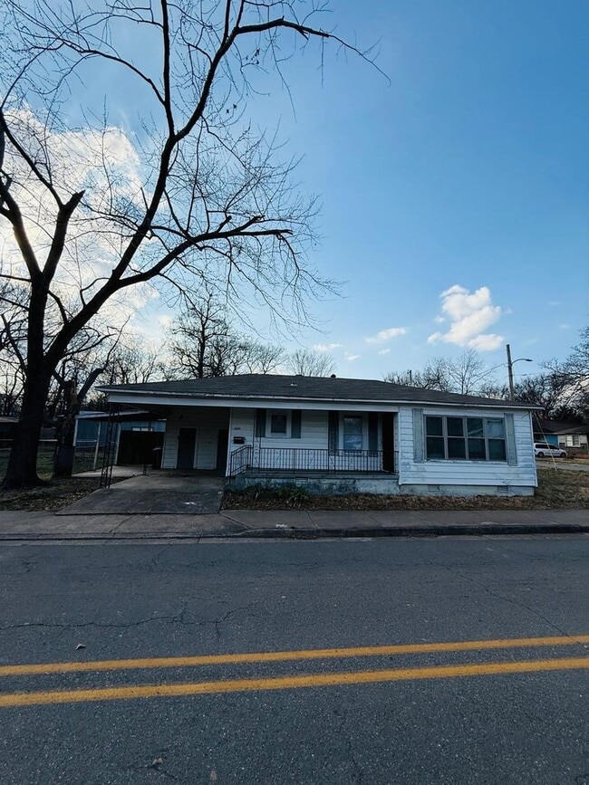 Building Photo - Cozy Single- Family home NLR