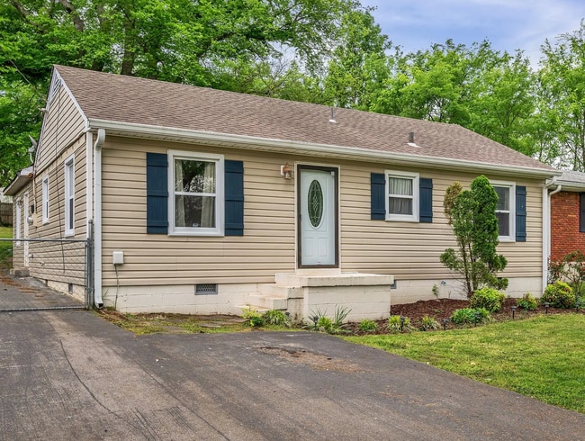 Photo - 624 Westboro Dr