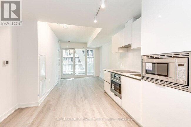 Photo - 230 Simcoe St Unit 1327