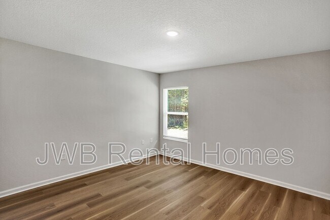 Photo - 63 W 53rd St