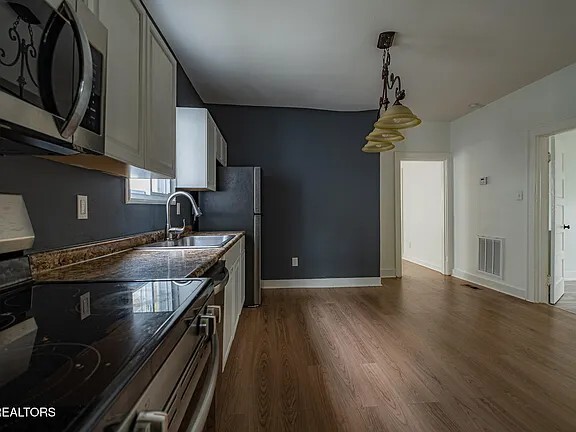 Photo - 411 James Ave